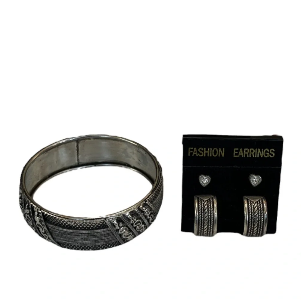 None matching bangle